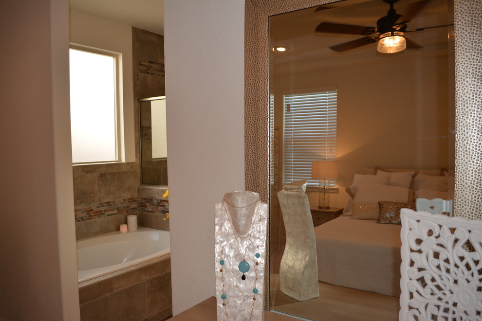 Transitional home design photo in Austin
