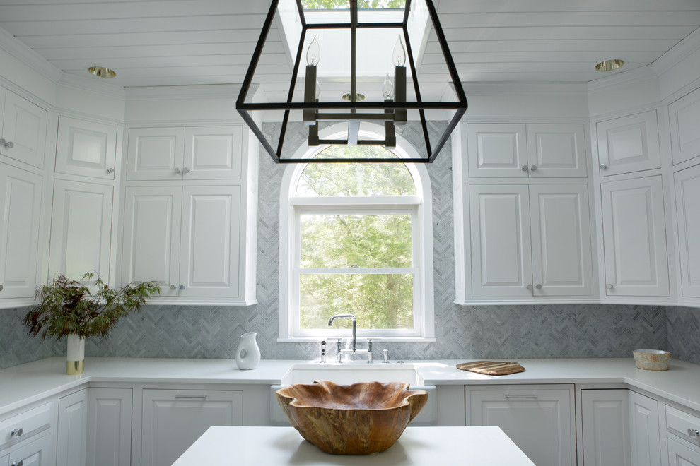 Kitchen - transitional kitchen idea in Bridgeport