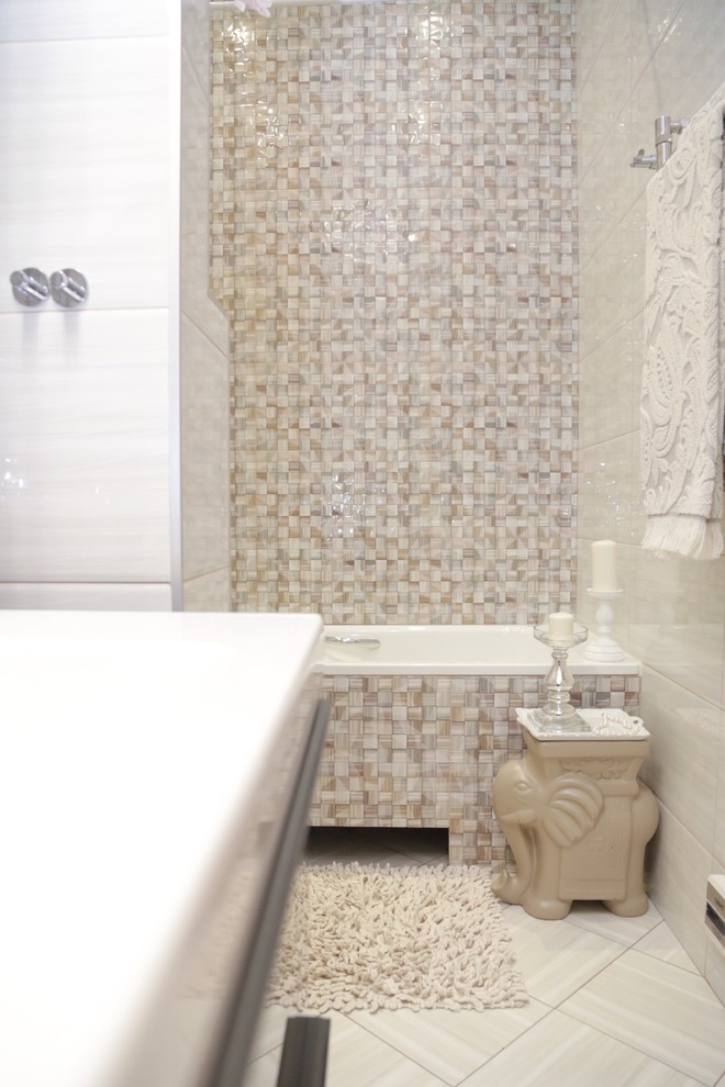 Photo of a small contemporary bathroom in Saint Petersburg with flat-panel cabinets, grey cabinets, an alcove tub, a wall-mount toilet, beige tile, ceramic tile, beige walls, ceramic floors and a drop-in sink.