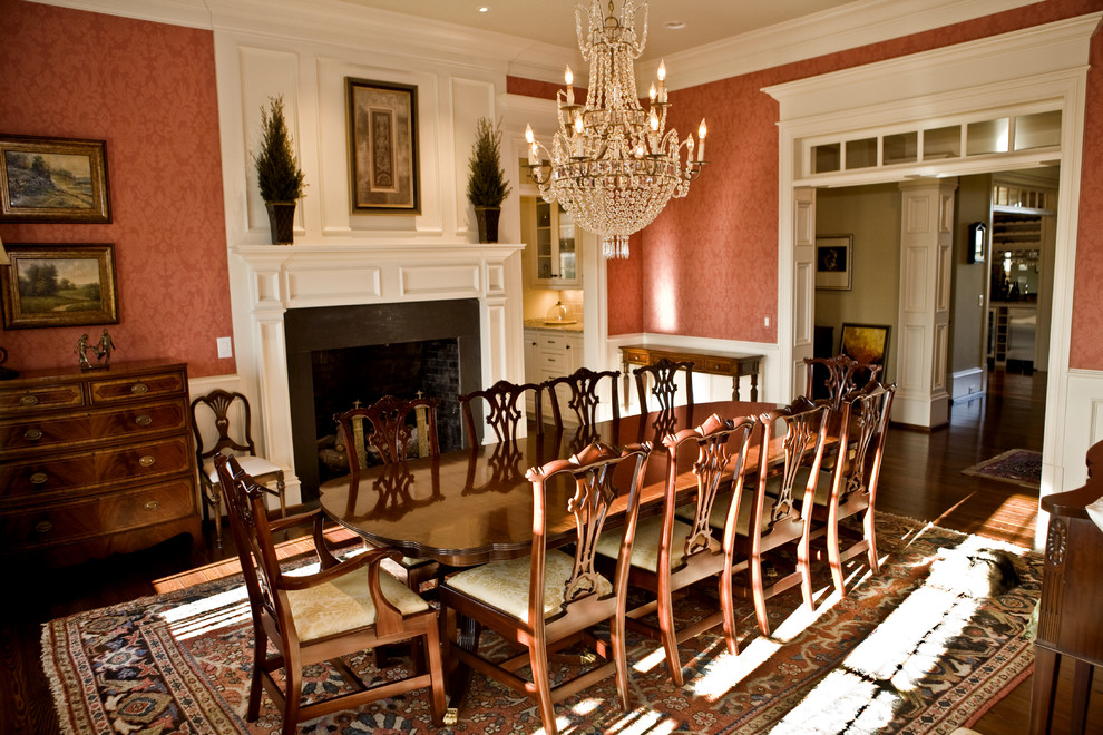 This is an example of a traditional dining room in Nashville.