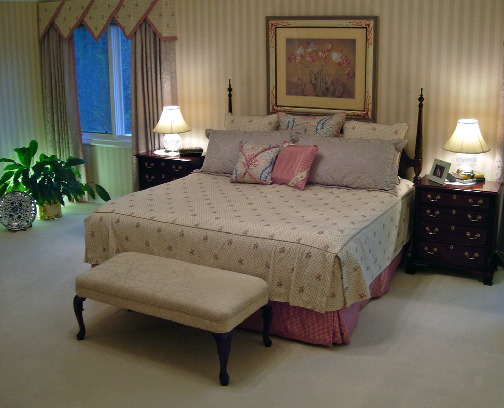 Design ideas for a traditional bedroom in Detroit.