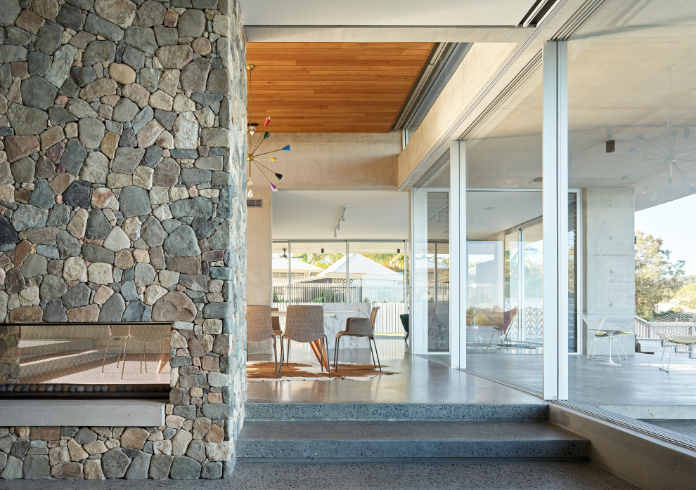 This is an example of a midcentury home design in Sunshine Coast.