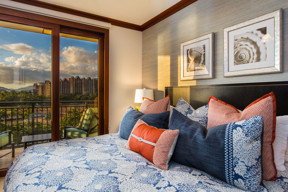 Bedroom - mid-sized tropical guest bedroom idea in Hawaii with beige walls and no fireplace