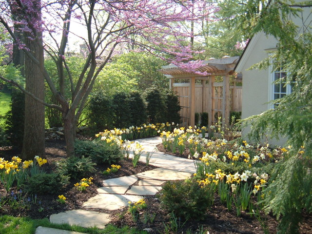 Grandview Garden traditional-landscape