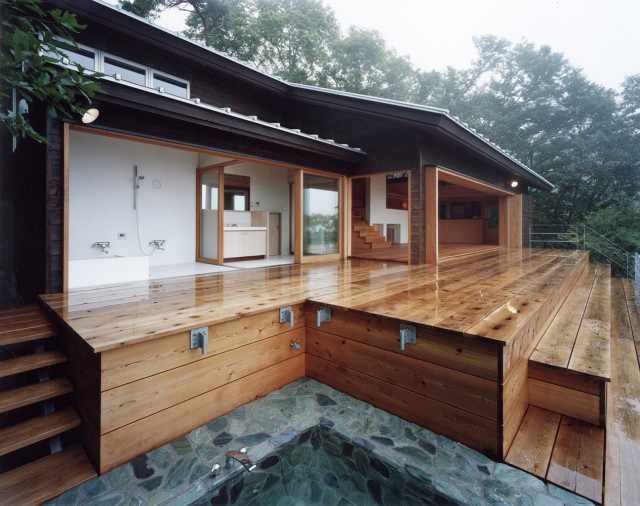 八ヶ岳が一望の週末住宅｜蓼科高原の家 moderno-cuarto-de-bano