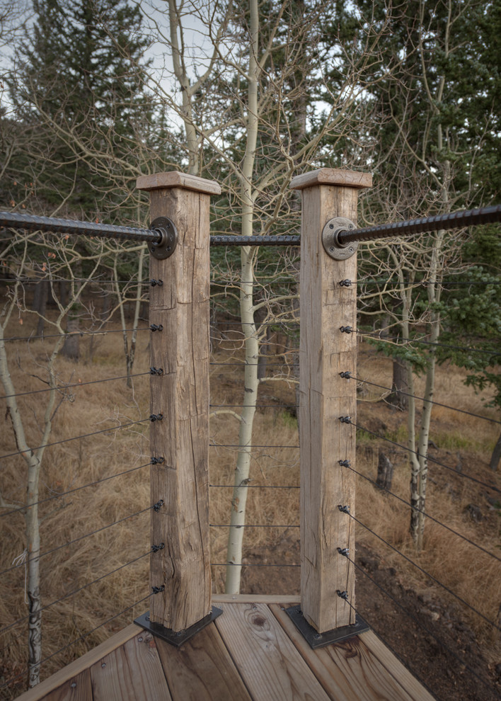 Example of a mountain style deck design in Denver