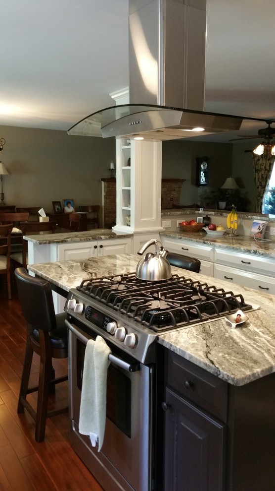 Kitchen - transitional kitchen idea