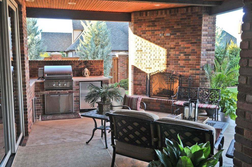 This is an example of a traditional patio in Oklahoma City.