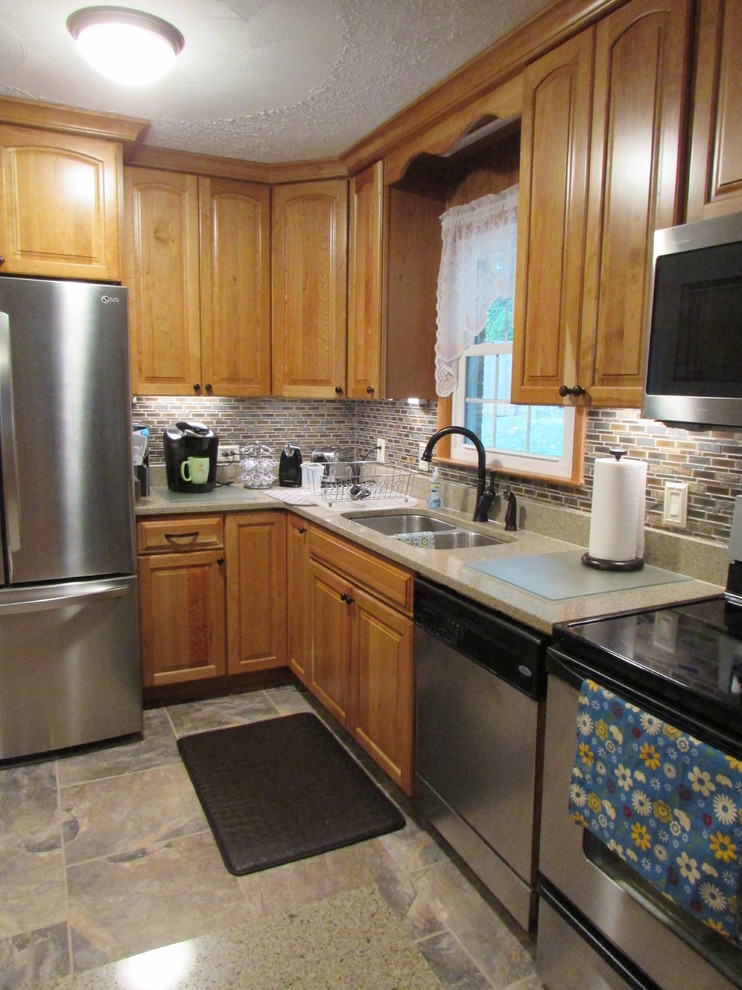 Home design - mid-sized transitional l-shaped ceramic tile home design idea with a double-bowl sink, raised-panel cabinets, light wood cabinets, quartz countertops, multicolored backsplash, mosaic tile backsplash, stainless steel appliances and an island