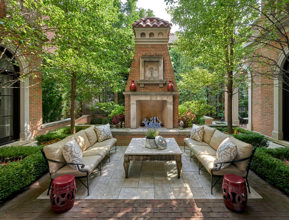 Photo of a mediterranean patio in Chicago.