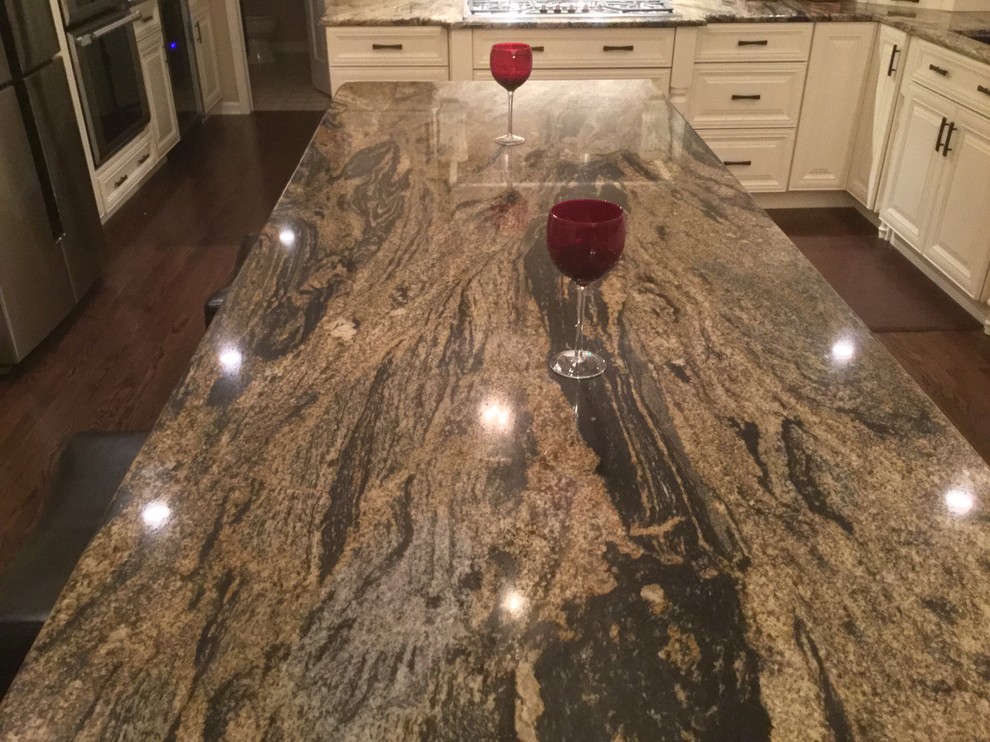 Home design - transitional home design idea in Chicago