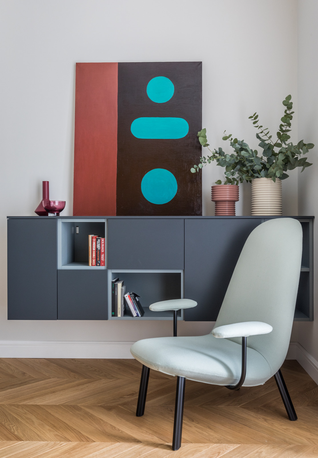 Яркая квартира с элементами из латуни