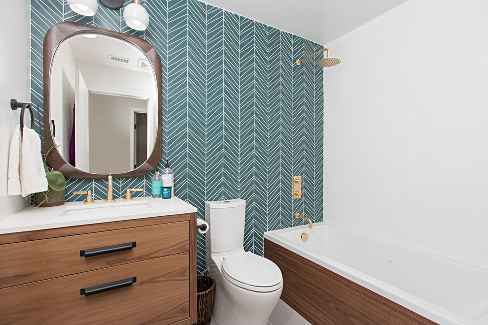 This is an example of a midcentury bathroom in San Diego.