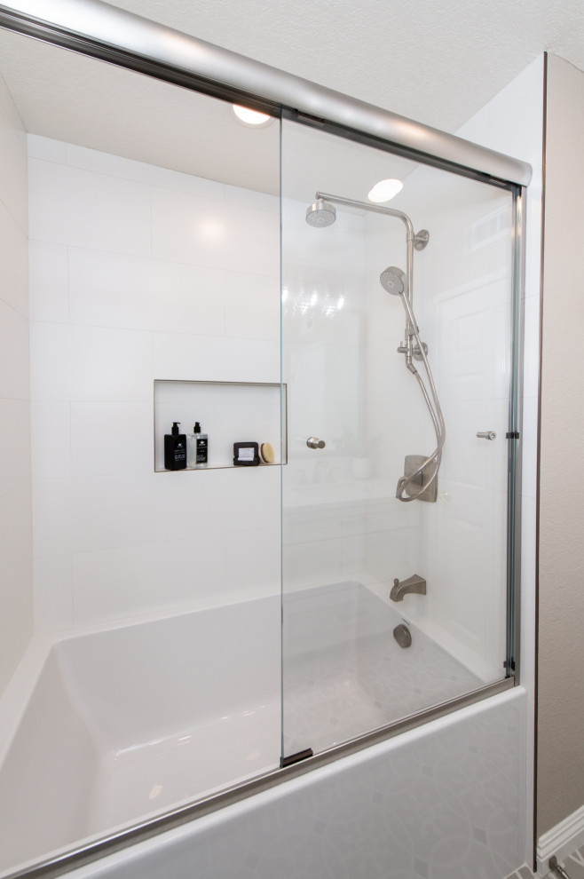 Home design - transitional home design idea in Orange County