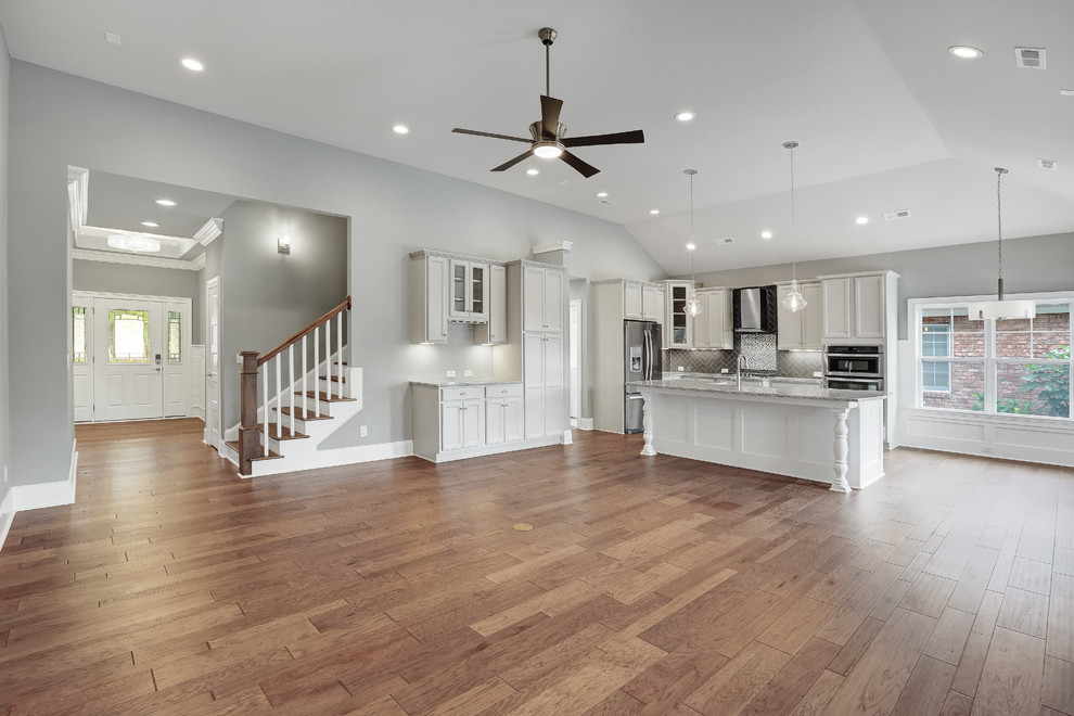 Home design - transitional home design idea