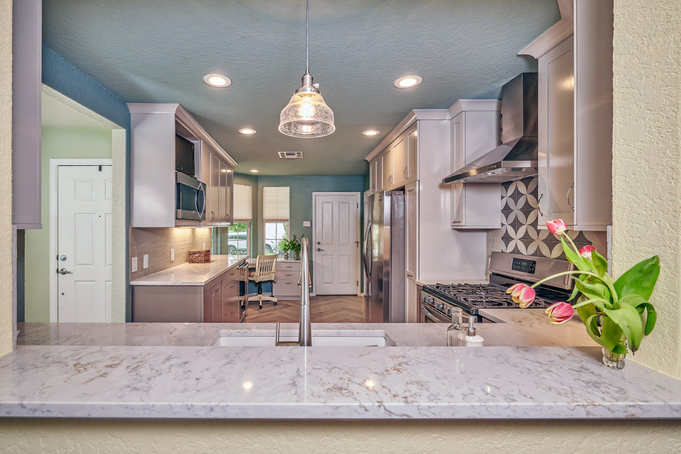 Kitchen - transitional kitchen idea