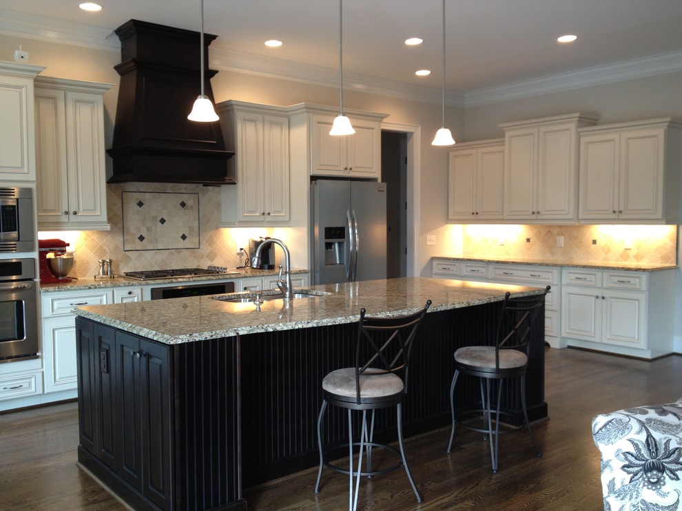 Kitchen - transitional kitchen idea