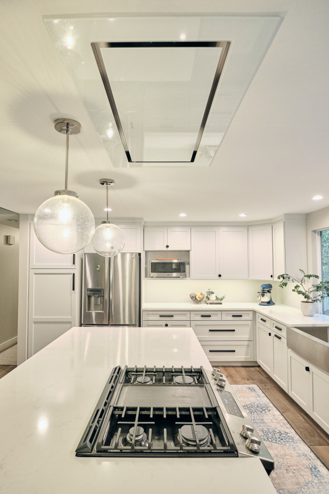This is an example of a large contemporary kitchen in Seattle.