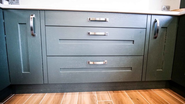 Solid oak painted green shaker contemporary-koek