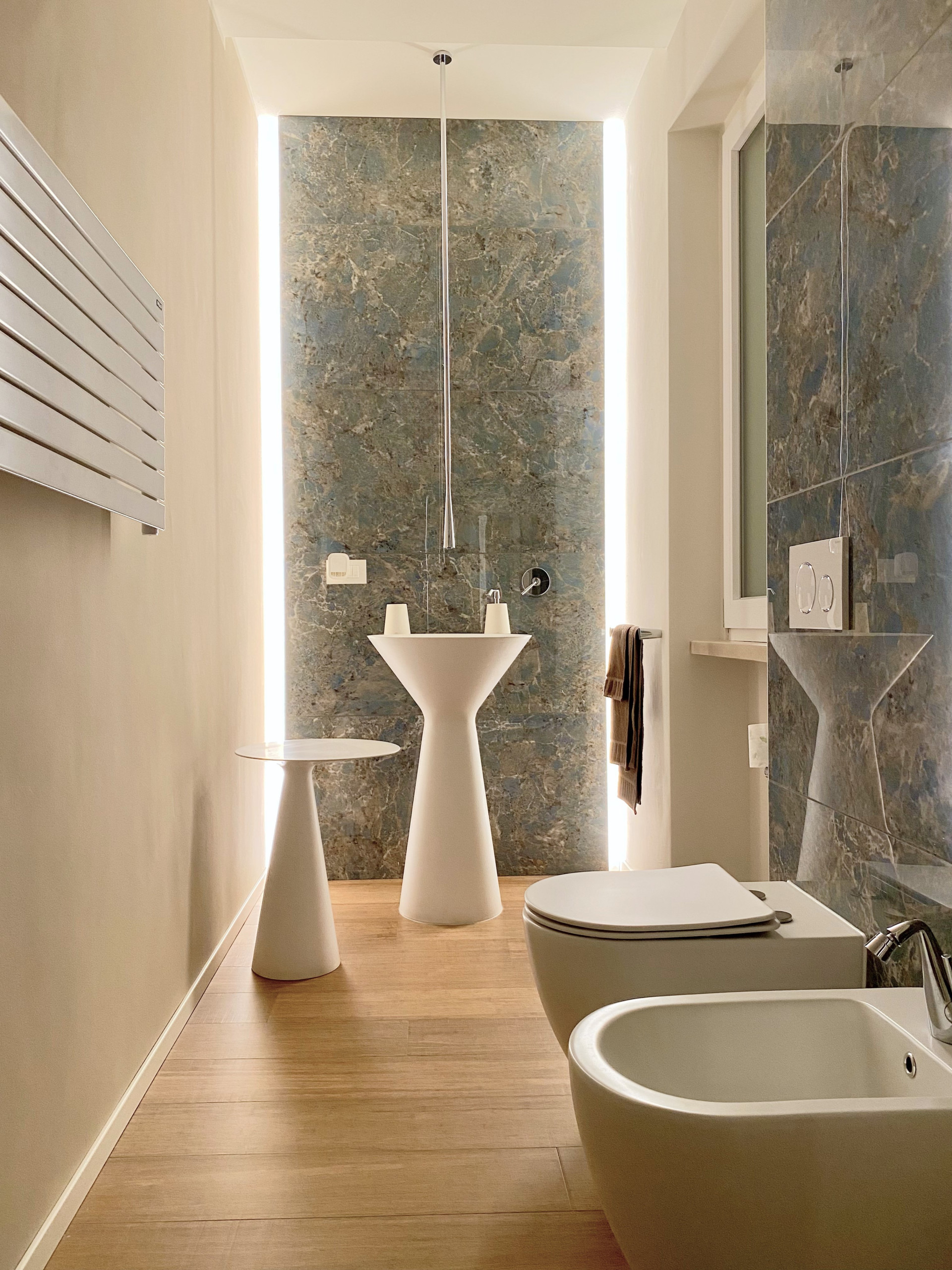 Bagno moderno: Da un Bagno Anni '80 a uno Spazio Contemporaneo ed Elegante