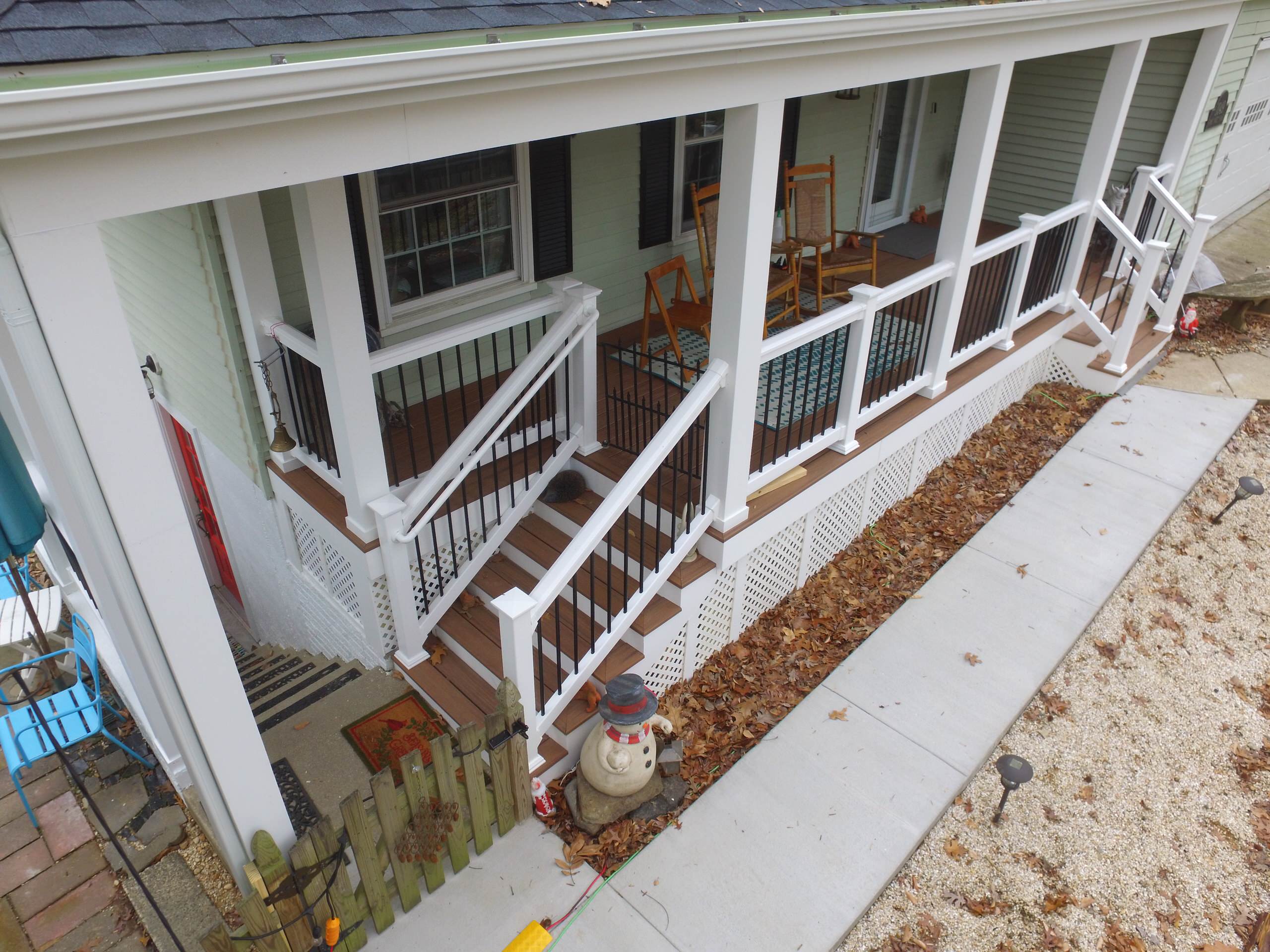 Front Porch w/ Breezeway to Basement