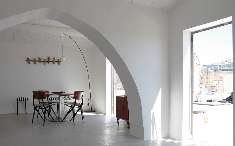 Photo of a contemporary dining room in Bari.