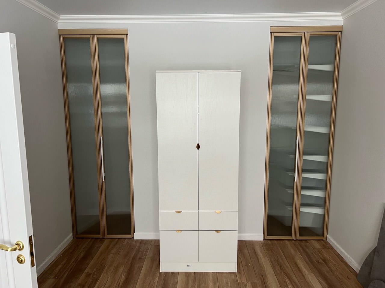 Складные подвесные двери для гардеробной