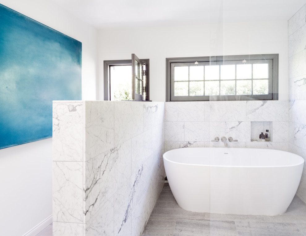 Inspiration for a transitional bathroom remodel in Los Angeles