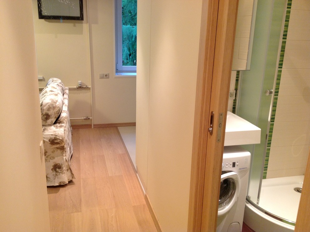 м. Молодежная