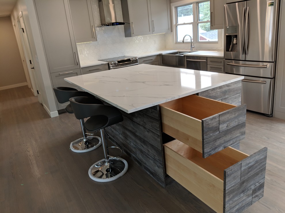 Kitchen - kitchen idea in Calgary