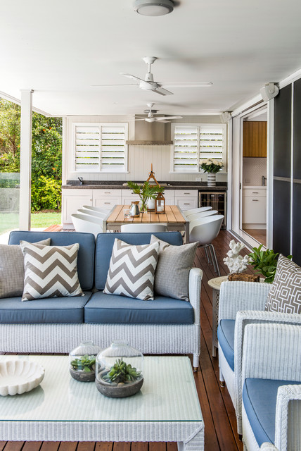 Woolloowin Residence traditional-terrace