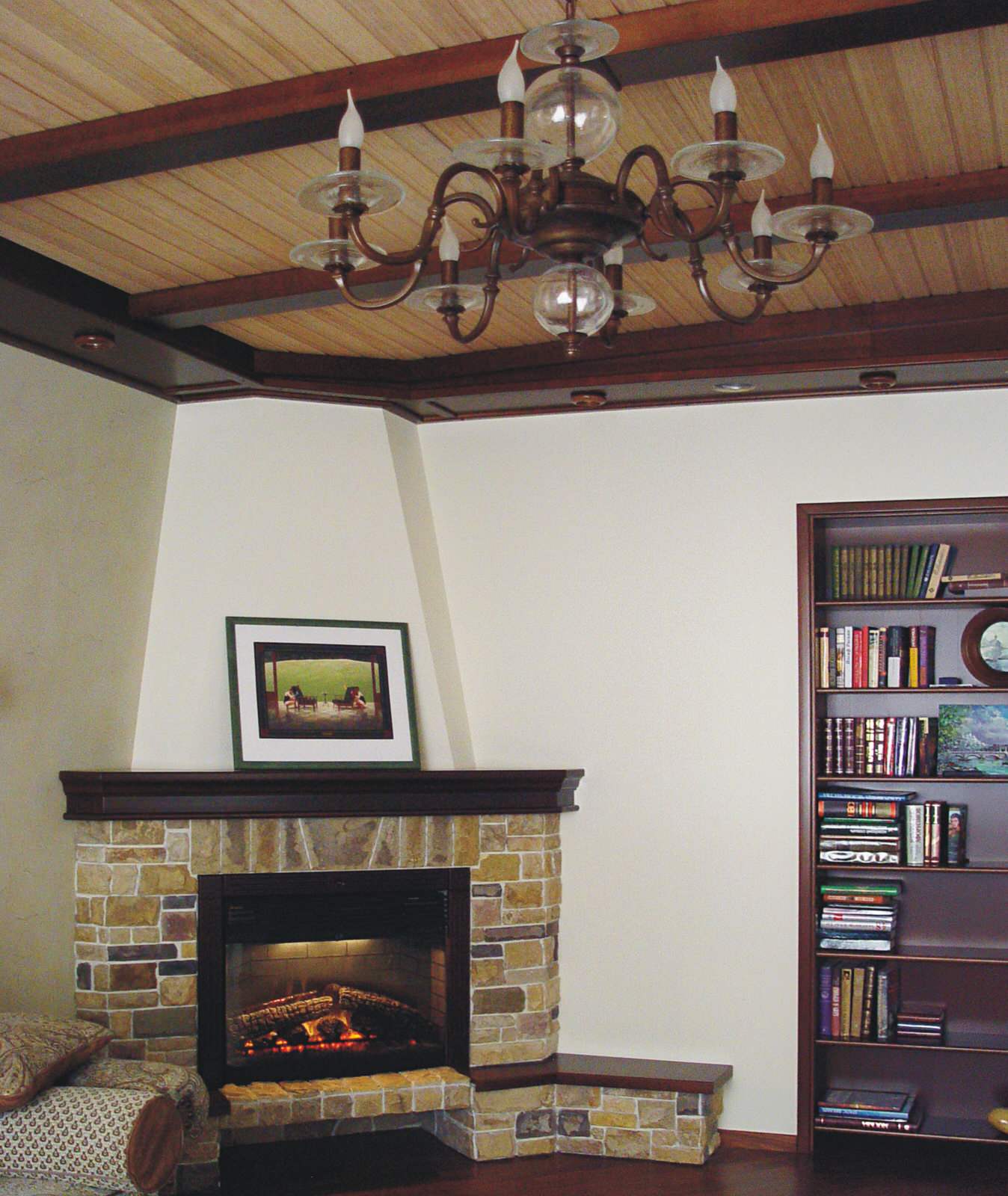 Классический интерьер с витражами