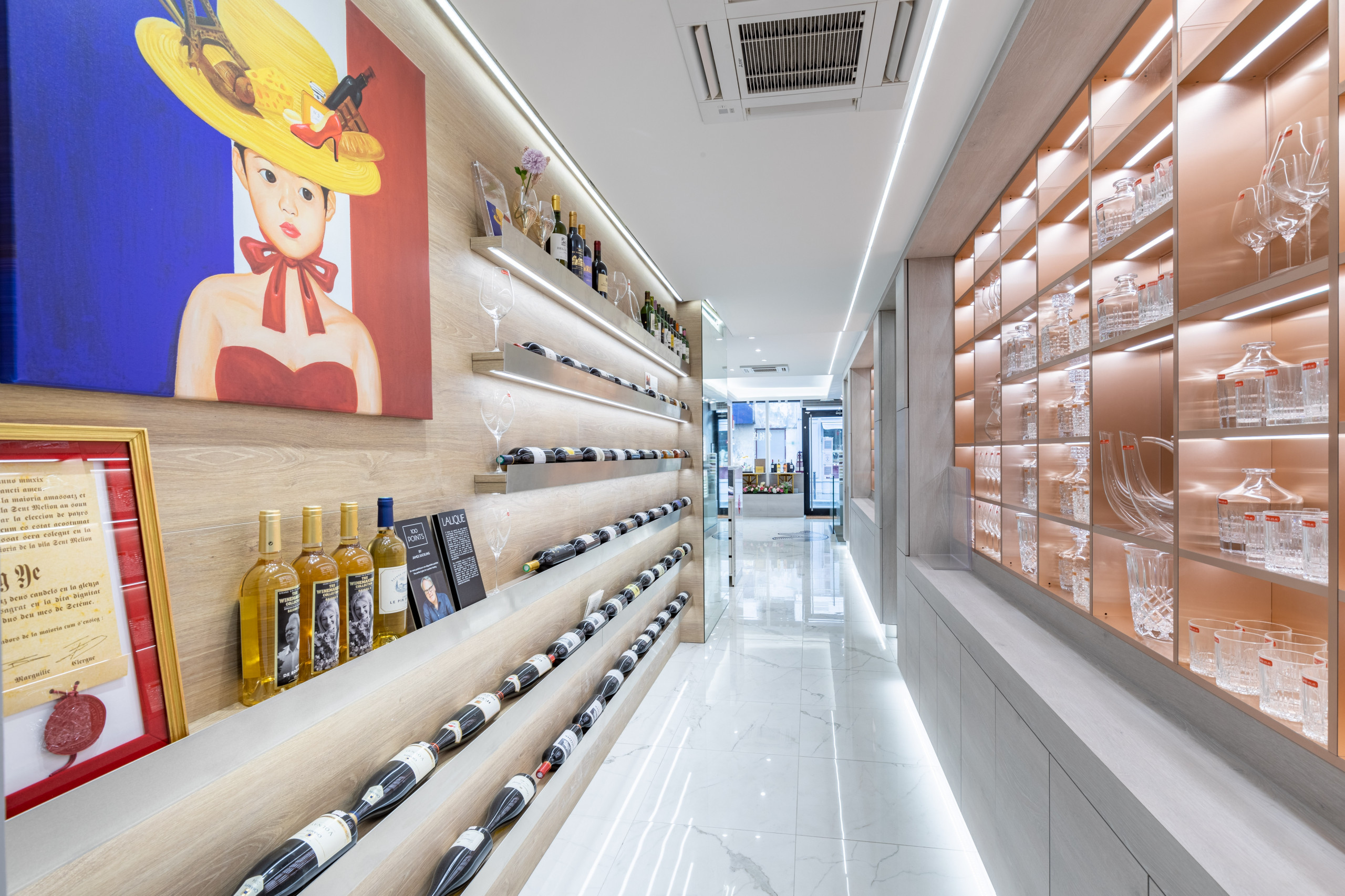 Agencement d'une boutique de Parfumerie et de Vin