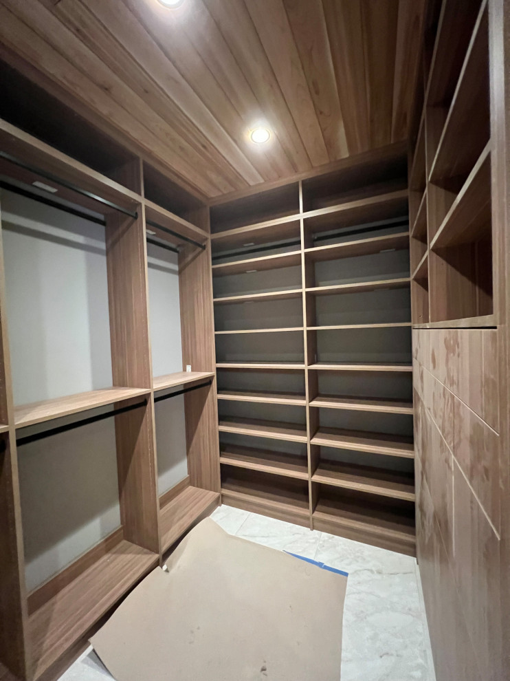 Walk in closet 1