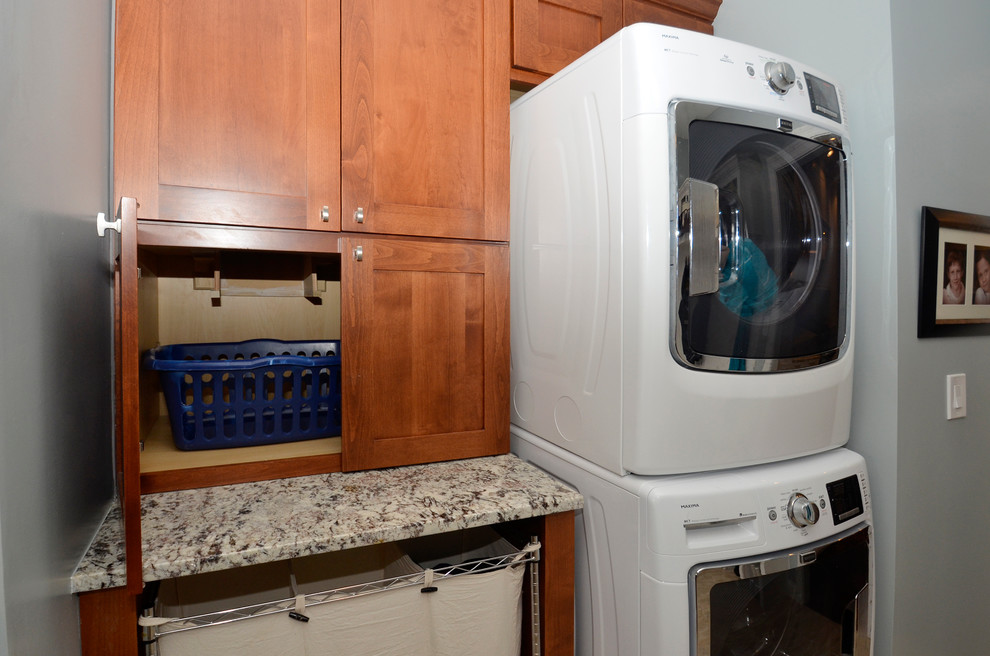 Laundry room - traditional laundry room idea in Cincinnati