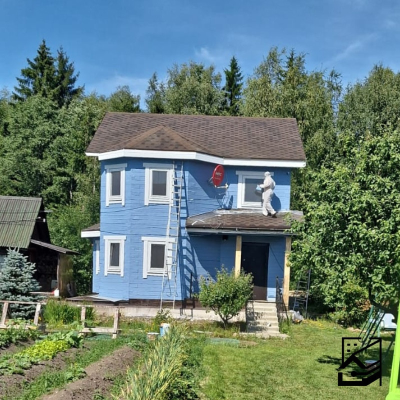 Покраска деревянного дома.