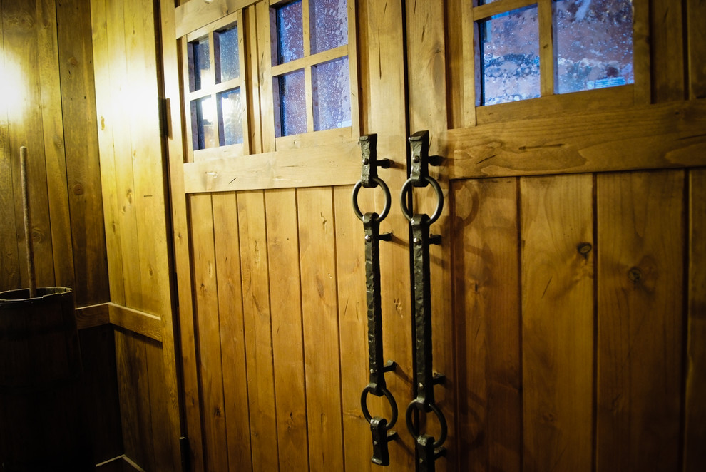 Example of a mountain style entryway design in Denver