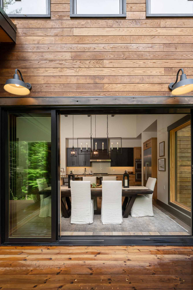 Mid-sized transitional patio photo