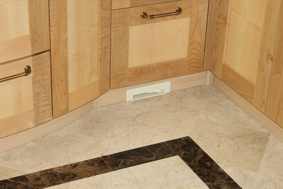 Кухня с кленовым фасадом и всякими хитростями