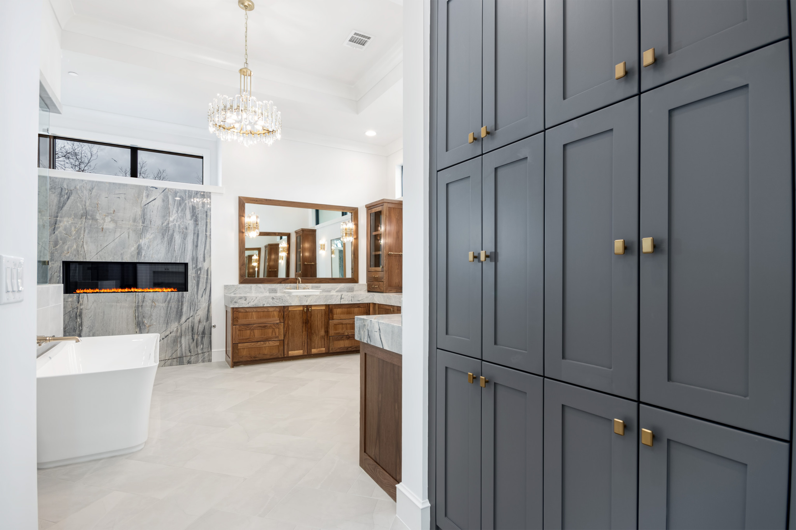 Transitional basement photo in Dallas