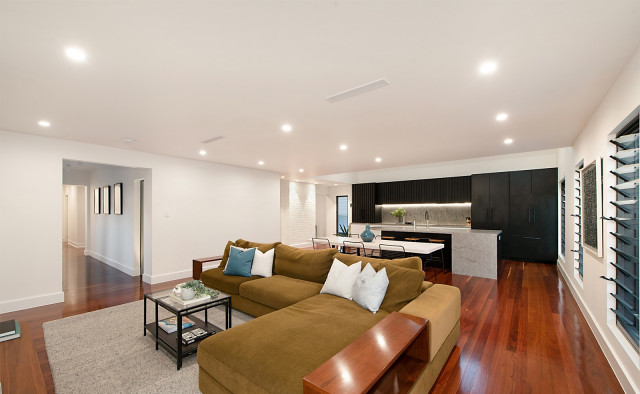 Wavell Heights modern-family-room