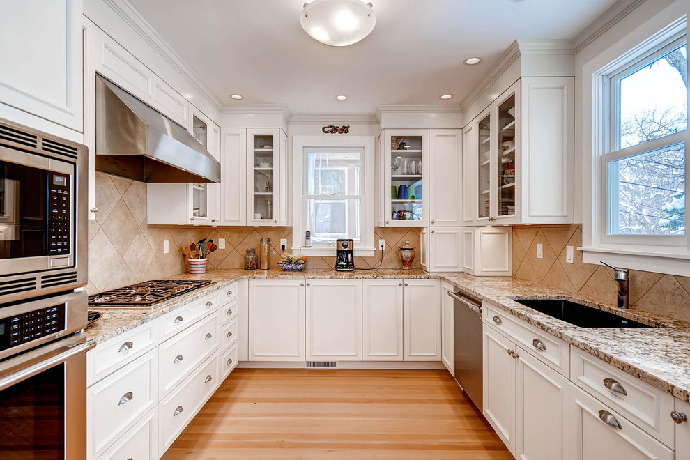 Kitchen - transitional kitchen idea in Denver