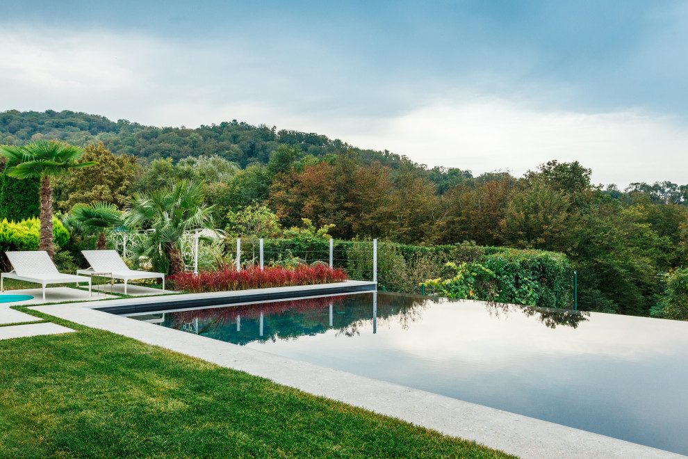 Бассейн переливного типа •Infinity• в Сочи.