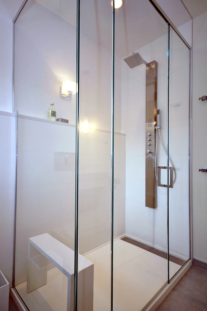 Contemproary glass shower modern-badezimmer