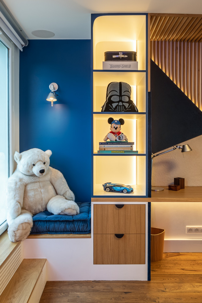 Photo of an expansive contemporary kids' room for boys in Paris with multi-coloured walls, medium hardwood floors, brown floor and decorative wall panelling.