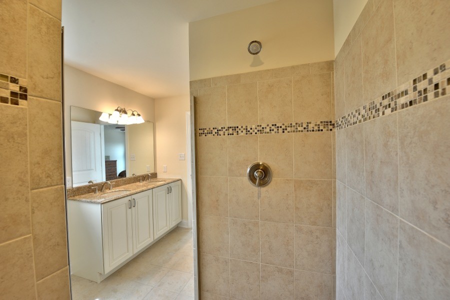 Свежая идея для дизайна: большая ванная комната в морском стиле - отличное фото интерьера