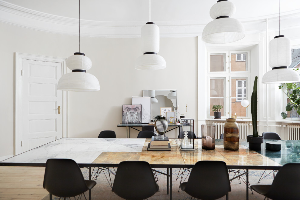 This is an example of a transitional dining room in Aarhus.