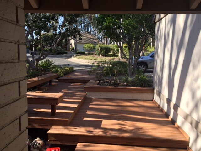 Mid-sized mountain style backyard deck container garden photo in Los Angeles with a roof extension