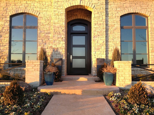 Transitional entryway photo in Austin