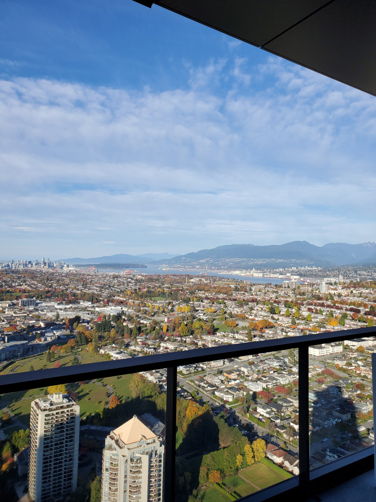 Deck - contemporary deck idea in Vancouver